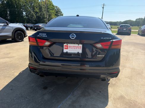 Used 2020 Nissan Altima 2.0 Platinum FWD image 5