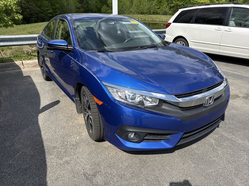 Used 2018 Honda Civic EX-T image 2