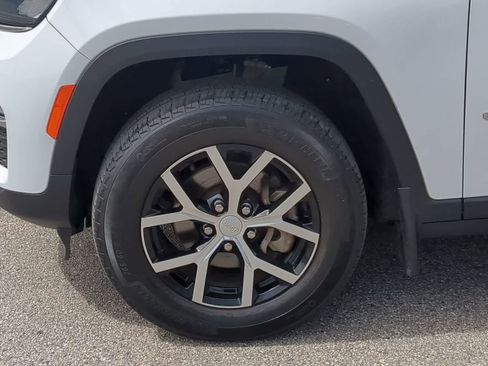 Used 2023 Jeep Grand Cherokee Limited w/ MOPAR Finishing Package AWD/4WD image 14