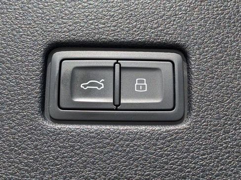 Used 2019 Audi Q8 Premium w/ Convenience Package image 15