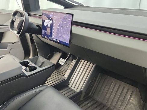 Used 2024 Tesla Cybertruck AWD Crew Cab image 21