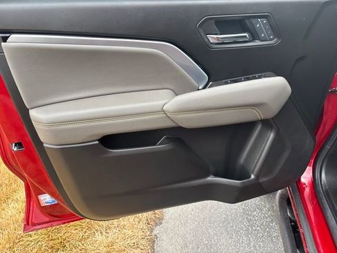 Used 2025 Chevrolet Colorado ZR2 w/ Technology Package image 10