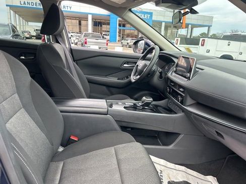 Used 2025 Nissan Rogue SV image 31