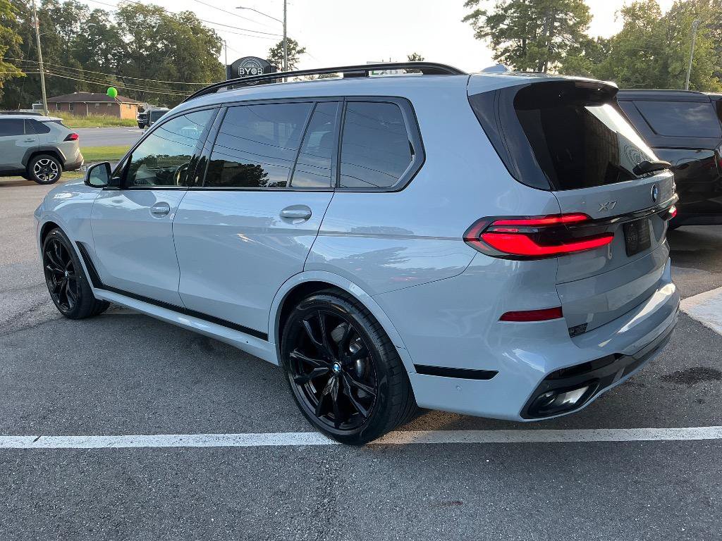 Used 2024 BMW X7 xDrive40i w/ Executive Package AWD/4WD image 3