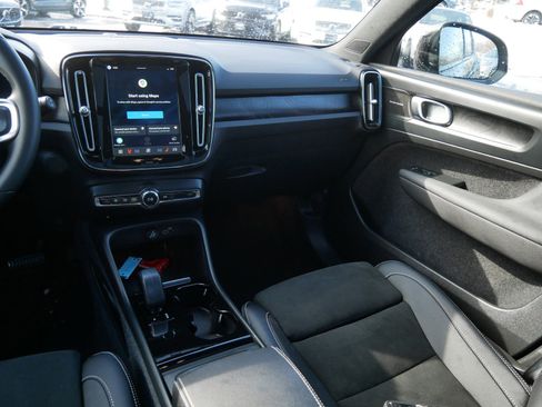 Certified 2023 Volvo XC40 Recharge Ultimate image 14