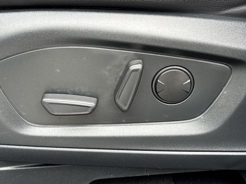 Used 2024 Ford Explorer Limited AWD/4WD image 16