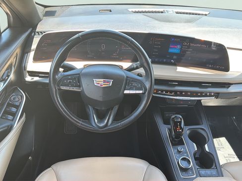 Used 2024 Cadillac XT4 Premium Luxury FWD image 3