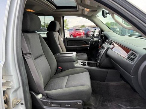 Used 2013 GMC Yukon XL SLE w/ Convenience Package AWD/4WD image 16