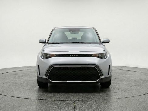 Used 2025 Kia Soul LX w/ LX Technology Package FWD image 2