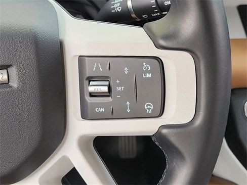 Used 2025 Land Rover Defender 130 X-Dynamic SE image 25