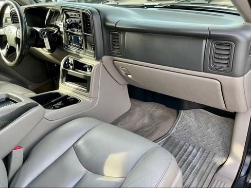 Used 2005 Chevrolet Avalanche Z66 w/ Sun And Sound Package image 23