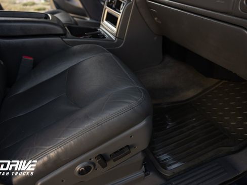 Used 2007 GMC Sierra 3500 SLT w/ Skid Plate Package image 15