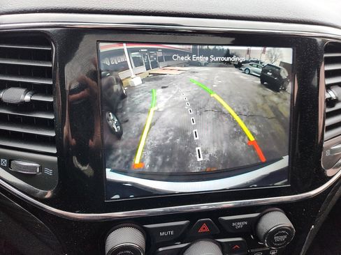 Used 2020 Jeep Grand Cherokee Altitude image 12