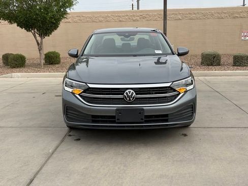 Used 2023 Volkswagen Jetta SE w/ Panoramic Sunroof Package image 5