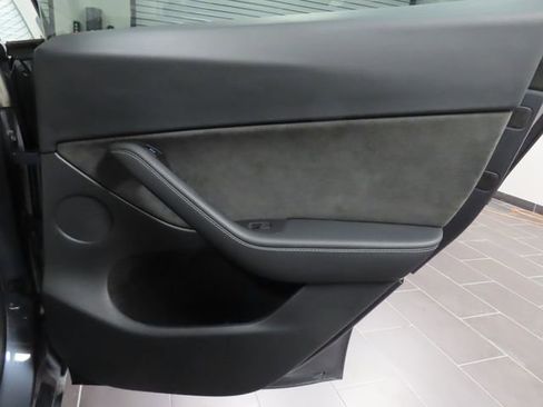 Used 2023 Tesla Model Y Long Range image 10