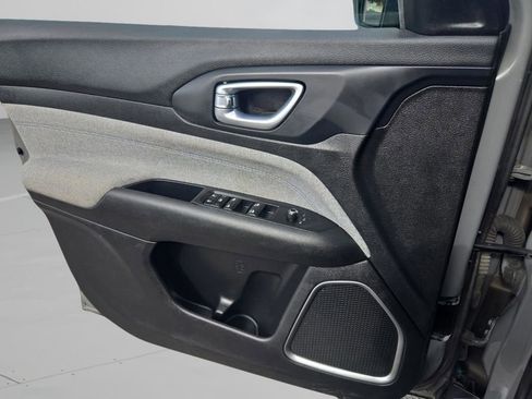 Certified 2024 Jeep Compass Latitude image 12