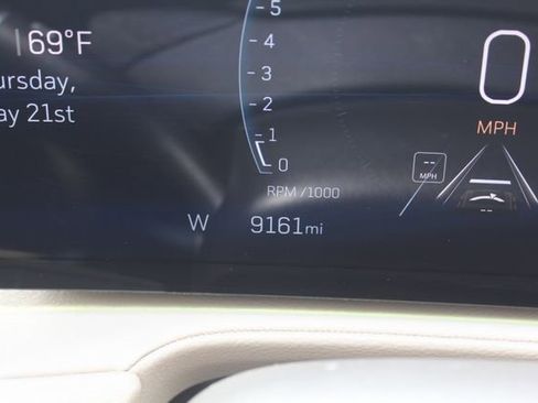 Used 2024 Cadillac XT4 Premium Luxury w/ Active Safety Package FWD image 25