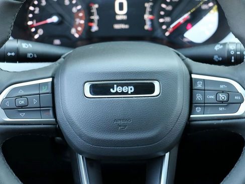 Used 2025 Jeep Compass Limited AWD/4WD image 25