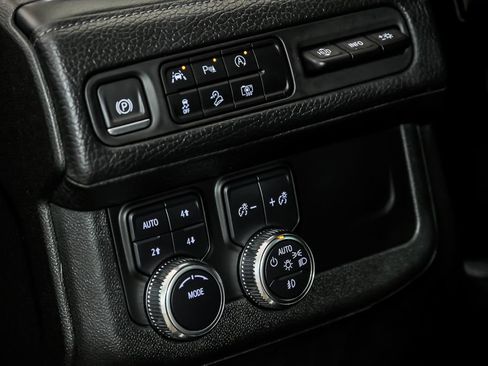 Used 2023 GMC Yukon XL Denali AWD/4WD image 18