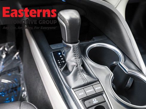 Used 2019 Toyota Camry XLE image 13