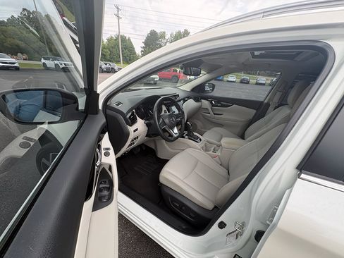 Used 2022 Nissan Rogue Sport SL w/ Premium Package AWD/4WD image 12