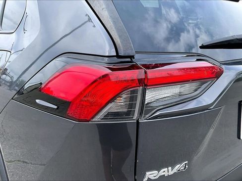 Used 2019 Toyota RAV4 LE image 39