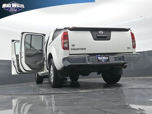 Used 2018 Nissan Frontier SV image 30