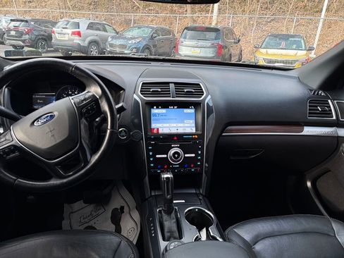 Used 2017 Ford Explorer Limited image 13