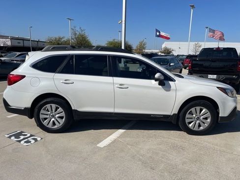 Used 2018 Subaru Outback 2.5i Premium image 2