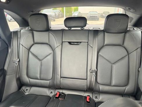 Used 2023 Porsche Macan AWD/4WD image 39