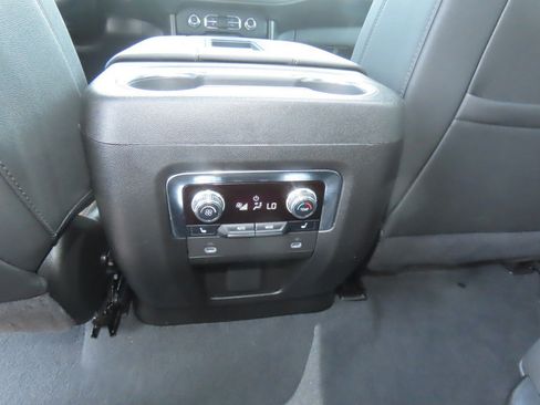 Used 2024 GMC Yukon AT4 w/ Technology Package AWD/4WD image 23