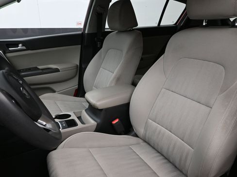 Used 2022 Kia Sportage LX image 11