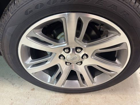 Used 2015 Cadillac Escalade Luxury image 32