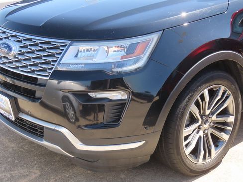 Used 2018 Ford Explorer Platinum AWD/4WD image 3