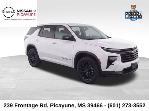 Used 2024 Chevrolet Traverse RS w/ LPO, Floor Liner Package image 2