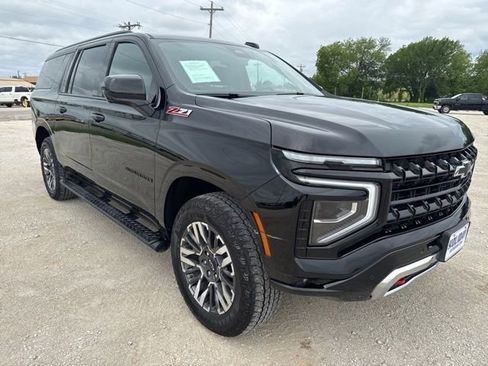 Used 2025 Chevrolet Suburban Z71 AWD/4WD image 8