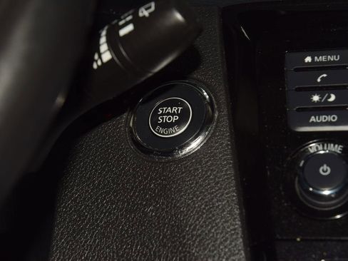 Used 2018 Nissan Rogue SV AWD/4WD image 33