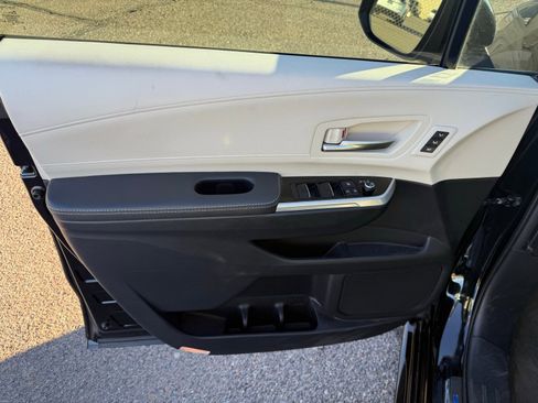 Used 2025 Toyota Sienna Platinum image 16