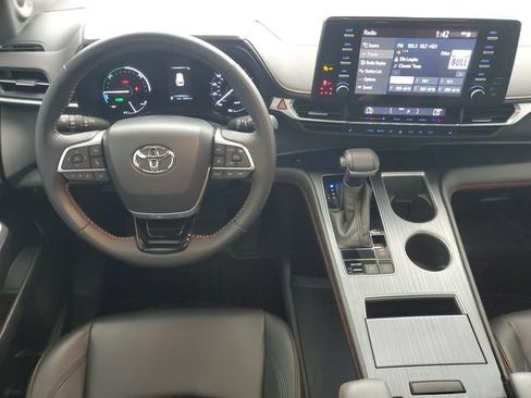 Used 2022 Toyota Sienna XSE w/ XSE Plus Package AWD/4WD image 16