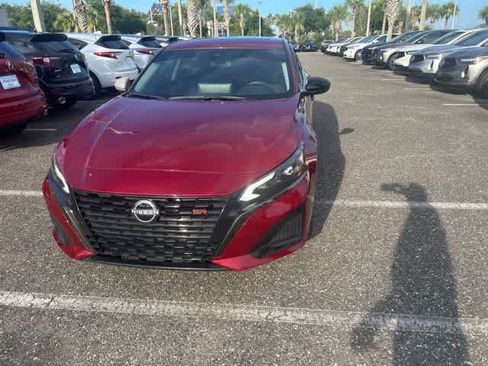 Used 2023 Nissan Altima 2.5 SR w/ SR Premium Package FWD image 5
