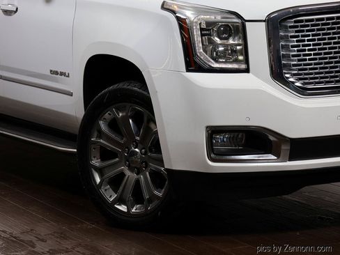 Used 2017 GMC Yukon Denali w/ Open Road Package AWD/4WD image 3