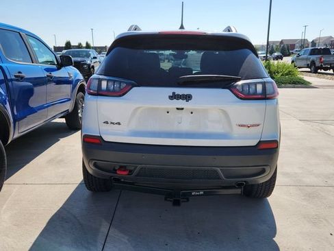 Used 2019 Jeep Cherokee Trailhawk w/ Cold Weather Group AWD/4WD image 3