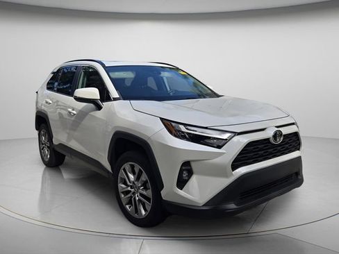 Used 2022 Toyota RAV4 XLE Premium FWD image 3