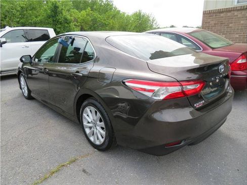 Used 2018 Toyota Camry LE FWD image 14