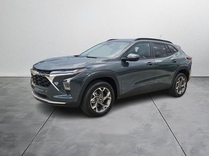 New 2025 Chevrolet Trax LT w/ Driver Confidence Package