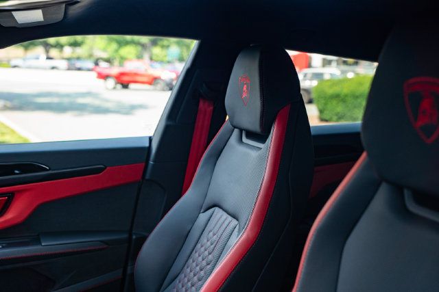 Used 2025 Lamborghini Urus SE AWD/4WD image 30