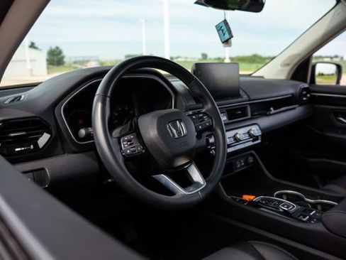 Used 2025 Honda Pilot EX-L image 13