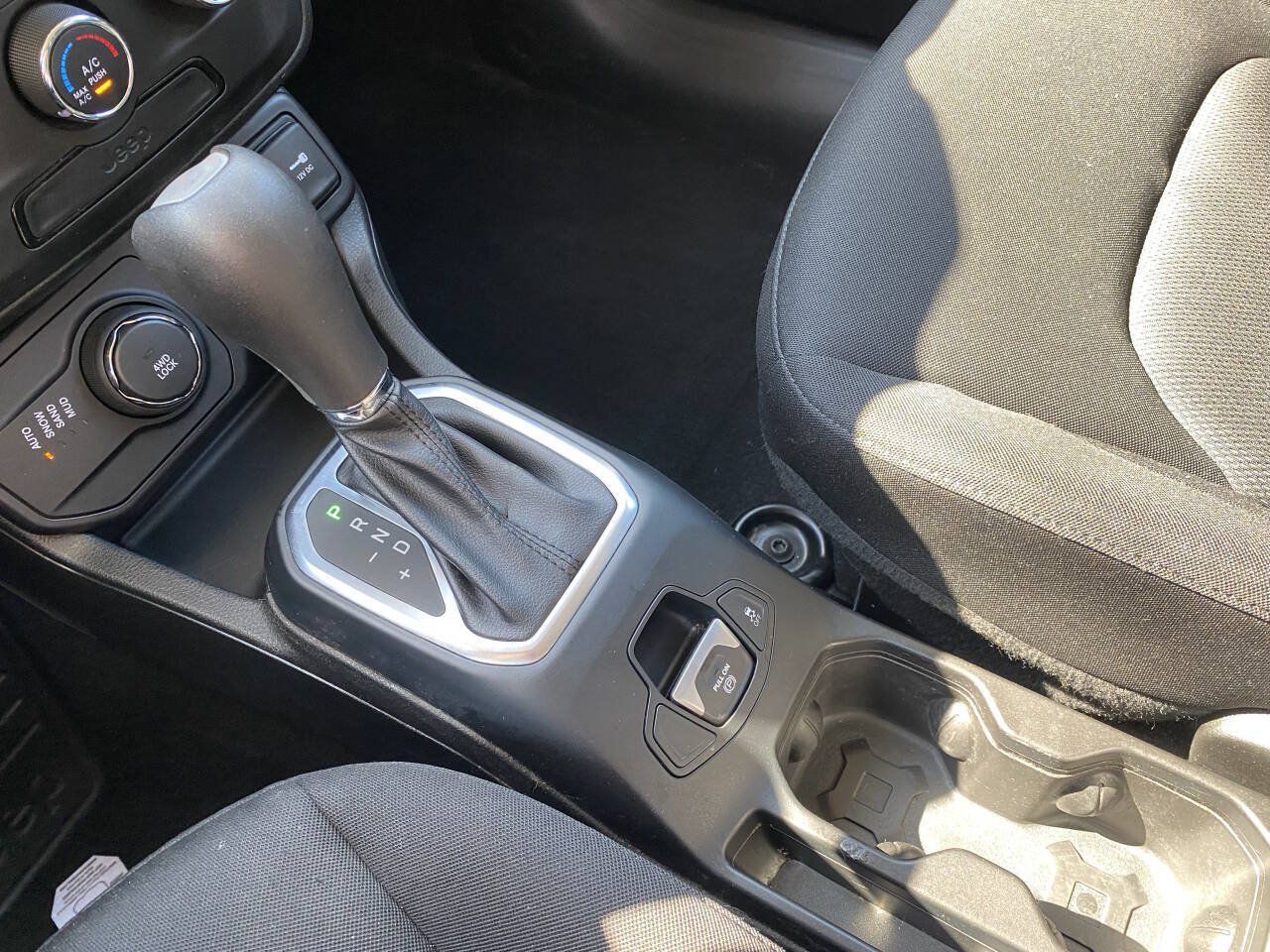 Used 2019 Jeep Renegade Sport w/ Sport Appearance Group AWD/4WD image 30