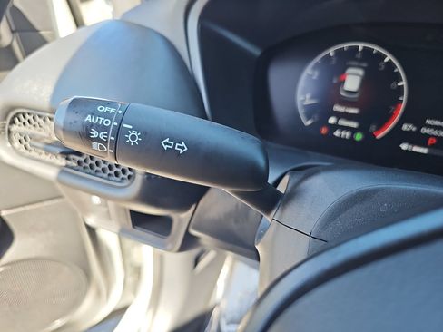 Used 2025 Honda HR-V LX image 19