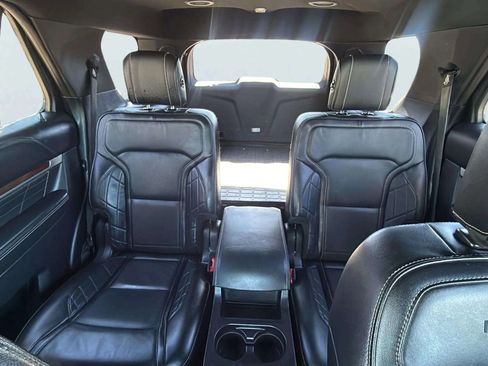 Used 2017 Ford Explorer Platinum image 13